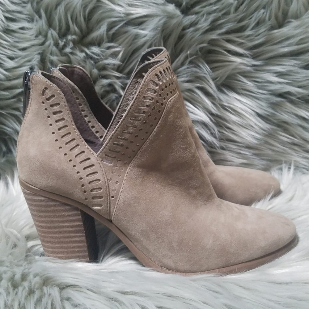 Vince Camuto Women's ankle Boot's Size 5